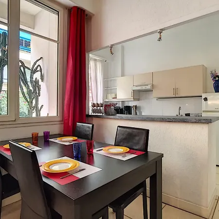 Nestor&jeeves - Square Promenade - - Direct Access Sea