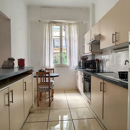 Nestor&jeeves - Square Promenade - - Direct Access Sea Apartment *